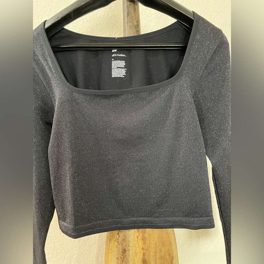 🌟💫 NWT All in Motion glittery Black Fitted Crop long sleeve top SZ XL Never Worn